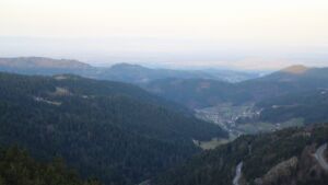 Dieses Bild zeigt eine Webcam-Aufnahme vom Achertal, aufgenommen am Freitag, den 27.02.2026 um 07:40 Uhr. Die Temperatur betrug 10.9°C.