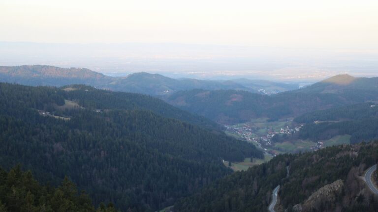 Dieses Bild zeigt eine Webcam-Aufnahme vom Achertal, aufgenommen am Freitag, den 27.02.2026 um 07:40 Uhr. Die Temperatur betrug 10.9°C.