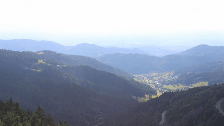 Dieses Bild zeigt eine Webcam-Aufnahme vom Achertal, aufgenommen am Freitag, den 11.07.2025 um 18:20 Uhr. Die Temperatur betrug 17.5°C.