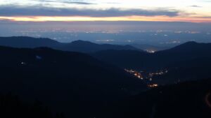 Dieses Bild zeigt eine Webcam-Aufnahme vom Achertal, aufgenommen am Montag, den 09.02.2026 um 18:30 Uhr. Die Temperatur betrug 2.4°C.