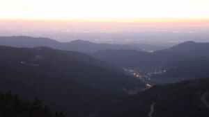 Dieses Bild zeigt eine Webcam-Aufnahme vom Achertal, aufgenommen am Dienstag, den 03.03.2026 um 18:50 Uhr. Die Temperatur betrug 6.9°C.