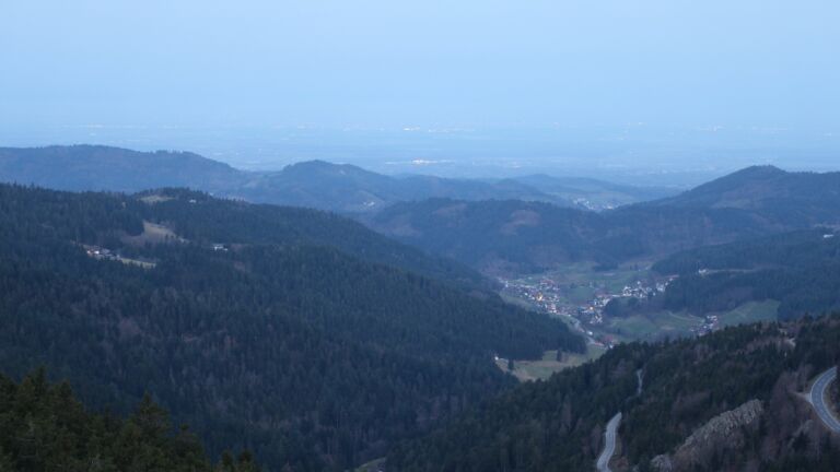 Dieses Bild zeigt eine Webcam-Aufnahme vom Achertal, aufgenommen am Freitag, den 06.03.2026 um 06:40 Uhr. Die Temperatur betrug 11.2°C.