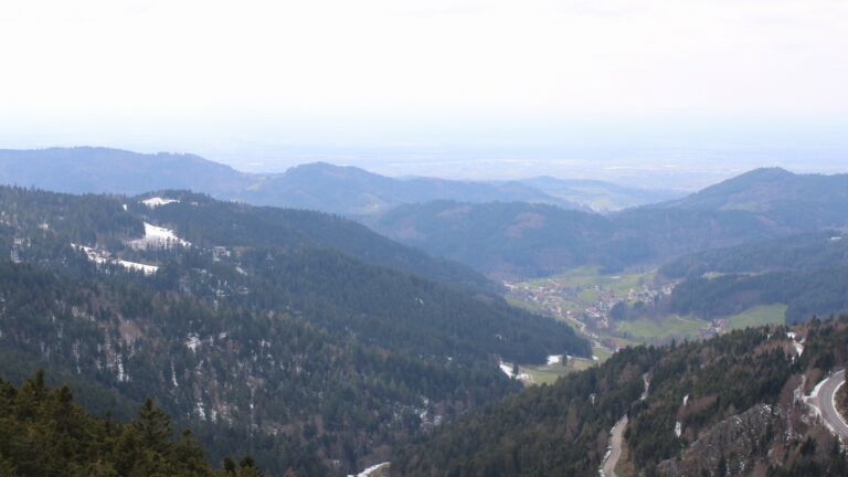 Dieses Bild zeigt eine Webcam-Aufnahme vom Achertal, aufgenommen am Freitag, den 03.04.2026 um 16:10 Uhr. Die Temperatur betrug 6.2°C.