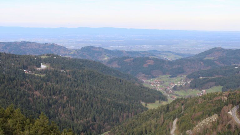 Dieses Bild zeigt eine Webcam-Aufnahme vom Achertal, aufgenommen am Sonntag, den 05.04.2026 um 09:00 Uhr. Die Temperatur betrug 10.3°C.