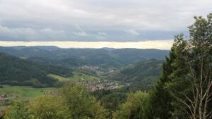 Dieses Bild zeigt eine Webcam-Aufnahme vom Achertal, aufgenommen am Sonntag, den 11.10.2026 um 16:50 Uhr. Die Temperatur betrug 8.4°C.