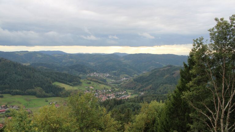 Dieses Bild zeigt eine Webcam-Aufnahme vom Achertal, aufgenommen am Sonntag, den 11.10.2026 um 16:50 Uhr. Die Temperatur betrug 8.4°C.