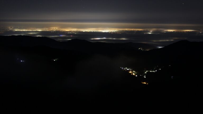 Dieses Bild zeigt eine Webcam-Aufnahme vom Achertal, aufgenommen am Montag, den 29.09.2025 um 01:00 Uhr. Die Temperatur betrug 8.9°C.