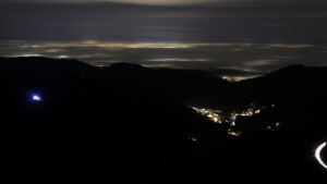 Dieses Bild zeigt eine Webcam-Aufnahme vom Achertal, aufgenommen am Dienstag, den 16.12.2025 um 23:00 Uhr. Die Temperatur betrug 6.6°C.