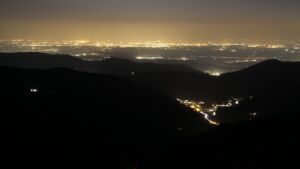 Dieses Bild zeigt eine Webcam-Aufnahme vom Achertal, aufgenommen am Donnerstag, den 19.03.2026 um 20:10 Uhr. Die Temperatur betrug 4.8°C.