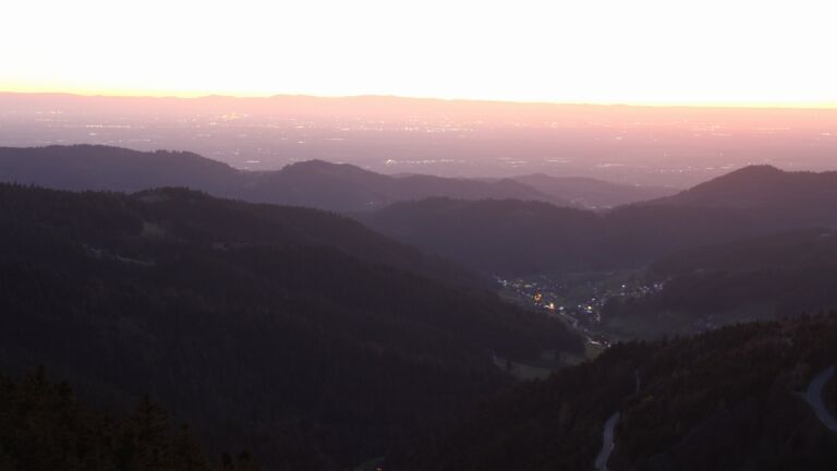 Dieses Bild zeigt eine Webcam-Aufnahme vom Achertal, aufgenommen am Mittwoch, den 08.04.2026 um 20:40 Uhr. Die Temperatur betrug 11.6°C.