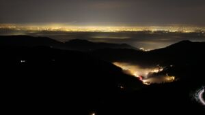 Dieses Bild zeigt eine Webcam-Aufnahme vom Achertal, aufgenommen am Sonntag, den 21.12.2025 um 19:00 Uhr. Die Temperatur betrug 8.3°C.