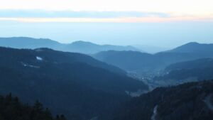 Dieses Bild zeigt eine Webcam-Aufnahme vom Achertal, aufgenommen am Montag, den 09.02.2026 um 17:50 Uhr. Die Temperatur betrug 2.8°C.