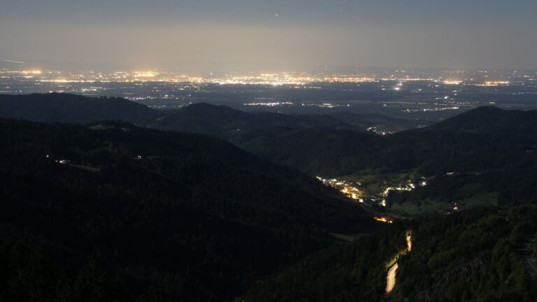Dieses Bild zeigt eine Webcam-Aufnahme vom Achertal, aufgenommen am Sonntag, den 11.05.2025 um 00:00 Uhr. Die Temperatur betrug 9.6°C.