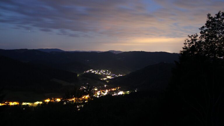 Dieses Bild zeigt eine Webcam-Aufnahme vom Achertal, aufgenommen am Montag, den 15.06.2026 um 03:40 Uhr. Die Temperatur betrug 11.1°C.