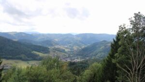 Dieses Bild zeigt eine Webcam-Aufnahme vom Achertal, aufgenommen am Freitag, den 28.08.2026 um 15:10 Uhr. Die Temperatur betrug 21°C.