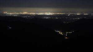 Dieses Bild zeigt eine Webcam-Aufnahme vom Achertal, aufgenommen am Mittwoch, den 15.10.2025 um 01:30 Uhr. Die Temperatur betrug 5.6°C.