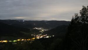 Dieses Bild zeigt eine Webcam-Aufnahme vom Achertal, aufgenommen am Montag, den 26.10.2026 um 20:30 Uhr. Die Temperatur betrug 8°C.