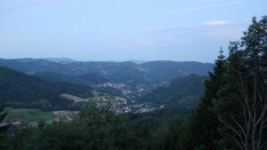 Dieses Bild zeigt eine Webcam-Aufnahme vom Achertal, aufgenommen am Sonntag, den 21.06.2026 um 04:50 Uhr. Die Temperatur betrug 25.2°C.