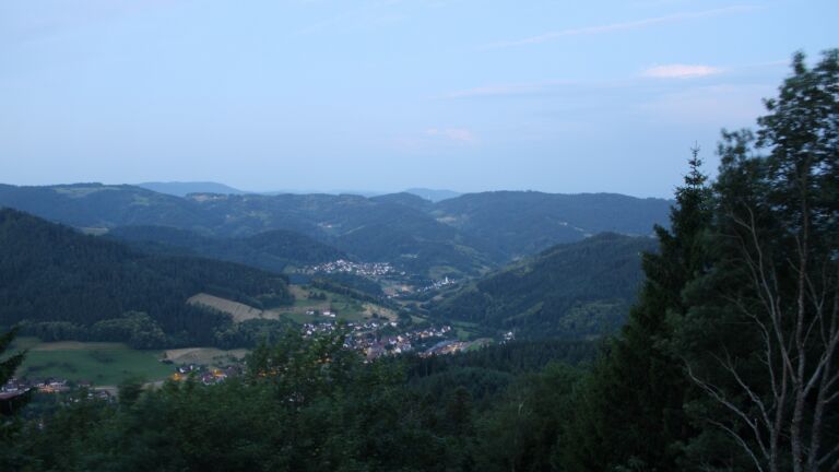Dieses Bild zeigt eine Webcam-Aufnahme vom Achertal, aufgenommen am Sonntag, den 21.06.2026 um 04:50 Uhr. Die Temperatur betrug 25.2°C.