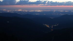 Dieses Bild zeigt eine Webcam-Aufnahme vom Achertal, aufgenommen am Freitag, den 08.05.2026 um 21:50 Uhr. Die Temperatur betrug 9.1°C.