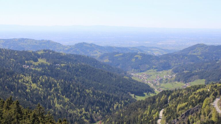 Dieses Bild zeigt eine Webcam-Aufnahme vom Achertal, aufgenommen am Freitag, den 24.04.2026 um 15:10 Uhr. Die Temperatur betrug 14.3°C.