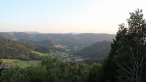 Dieses Bild zeigt eine Webcam-Aufnahme vom Achertal, aufgenommen am Montag, den 20.07.2026 um 20:50 Uhr. Die Temperatur betrug 15.9°C.