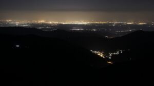 Dieses Bild zeigt eine Webcam-Aufnahme vom Achertal, aufgenommen am Donnerstag, den 19.03.2026 um 23:00 Uhr. Die Temperatur betrug 3.2°C.