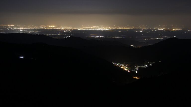 Dieses Bild zeigt eine Webcam-Aufnahme vom Achertal, aufgenommen am Donnerstag, den 19.03.2026 um 23:00 Uhr. Die Temperatur betrug 3.2°C.