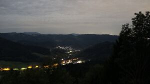 Dieses Bild zeigt eine Webcam-Aufnahme vom Achertal, aufgenommen am Mittwoch, den 30.09.2026 um 05:00 Uhr. Die Temperatur betrug 20.3°C.