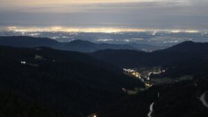 Dieses Bild zeigt eine Webcam-Aufnahme vom Achertal, aufgenommen am Mittwoch, den 03.12.2025 um 03:00 Uhr. Die Temperatur betrug 4°C.