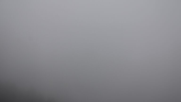 Dieses Bild zeigt eine Webcam-Aufnahme vom Achertal, aufgenommen am Montag, den 27.10.2025 um 09:20 Uhr. Die Temperatur betrug 1.4°C.