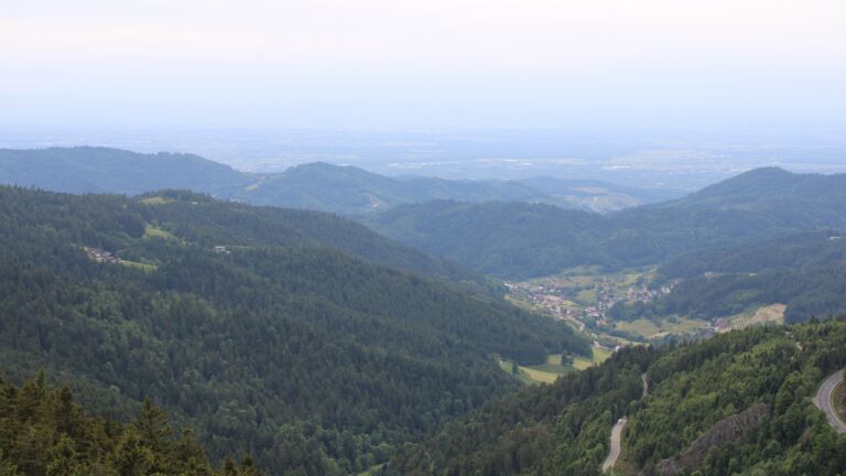 Dieses Bild zeigt eine Webcam-Aufnahme vom Achertal, aufgenommen am Samstag, den 24.05.2025 um 17:40 Uhr. Die Temperatur betrug 10.1°C.