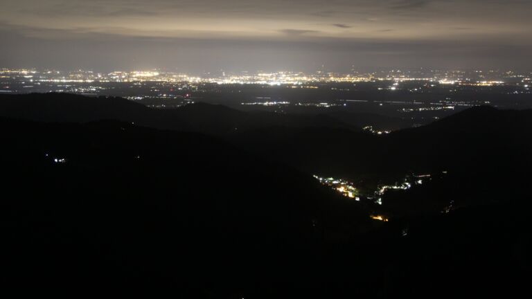Dieses Bild zeigt eine Webcam-Aufnahme vom Achertal, aufgenommen am Samstag, den 13.09.2025 um 23:00 Uhr. Die Temperatur betrug 10.6°C.