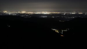 Dieses Bild zeigt eine Webcam-Aufnahme vom Achertal, aufgenommen am Montag, den 20.04.2026 um 02:30 Uhr. Die Temperatur betrug 4.9°C.