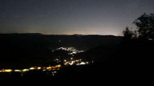Dieses Bild zeigt eine Webcam-Aufnahme vom Achertal, aufgenommen am Sonntag, den 06.09.2026 um 01:30 Uhr. Die Temperatur betrug 15.3°C.