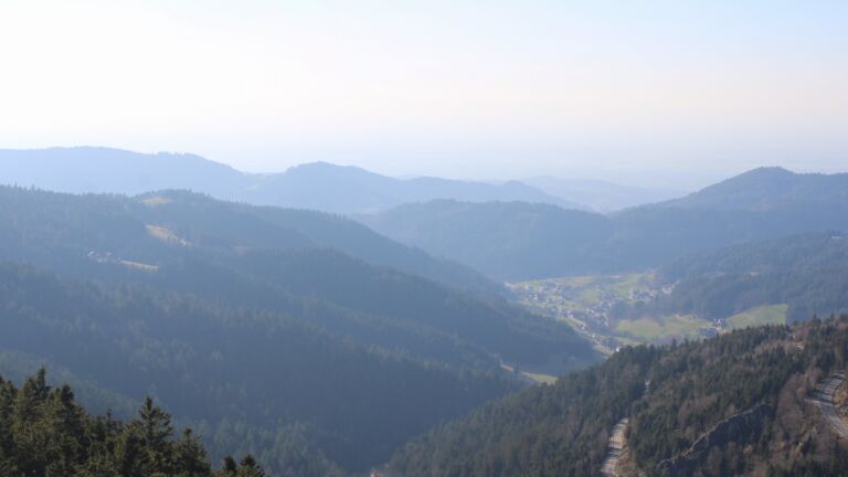 Dieses Bild zeigt eine Webcam-Aufnahme vom Achertal, aufgenommen am Mittwoch, den 04.03.2026 um 15:50 Uhr. Die Temperatur betrug 9.4°C.