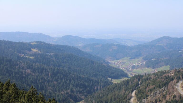 Dieses Bild zeigt eine Webcam-Aufnahme vom Achertal, aufgenommen am Mittwoch, den 18.03.2026 um 12:50 Uhr. Die Temperatur betrug 4.5°C.