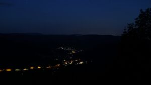 Dieses Bild zeigt eine Webcam-Aufnahme vom Achertal, aufgenommen am Freitag, den 19.06.2026 um 04:00 Uhr. Die Temperatur betrug 25.1°C.