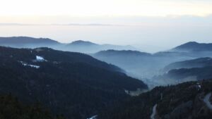 Dieses Bild zeigt eine Webcam-Aufnahme vom Achertal, aufgenommen am Samstag, den 17.01.2026 um 17:10 Uhr. Die Temperatur betrug 5.7°C.