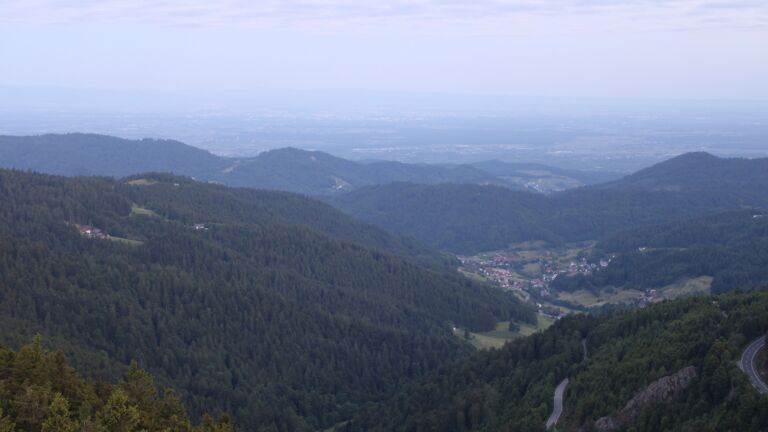 Dieses Bild zeigt eine Webcam-Aufnahme vom Achertal, aufgenommen am Freitag, den 30.05.2025 um 05:20 Uhr. Die Temperatur betrug 12.7°C.