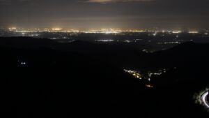 Dieses Bild zeigt eine Webcam-Aufnahme vom Achertal, aufgenommen am Sonntag, den 19.04.2026 um 04:00 Uhr. Die Temperatur betrug 10.6°C.