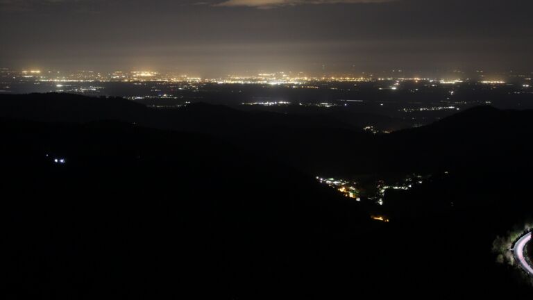 Dieses Bild zeigt eine Webcam-Aufnahme vom Achertal, aufgenommen am Sonntag, den 19.04.2026 um 04:00 Uhr. Die Temperatur betrug 10.6°C.