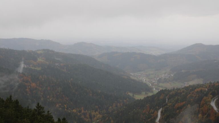 Dieses Bild zeigt eine Webcam-Aufnahme vom Achertal, aufgenommen am Montag, den 20.10.2025 um 11:30 Uhr. Die Temperatur betrug 8.8°C.