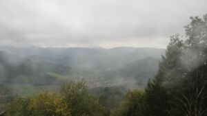 Dieses Bild zeigt eine Webcam-Aufnahme vom Achertal, aufgenommen am Samstag, den 17.10.2026 um 17:00 Uhr. Die Temperatur betrug 7.4°C.