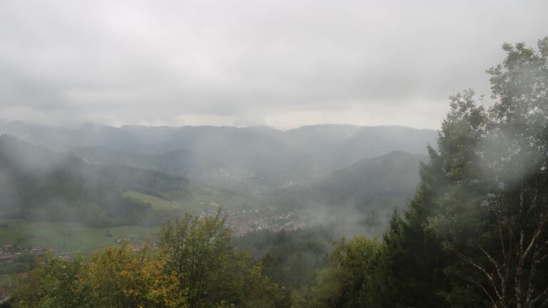 Dieses Bild zeigt eine Webcam-Aufnahme vom Achertal, aufgenommen am Samstag, den 17.10.2026 um 17:00 Uhr. Die Temperatur betrug 7.4°C.