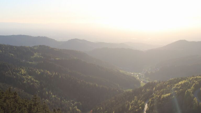 Dieses Bild zeigt eine Webcam-Aufnahme vom Achertal, aufgenommen am Freitag, den 24.04.2026 um 19:50 Uhr. Die Temperatur betrug 12.9°C.