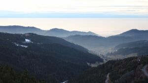 Dieses Bild zeigt eine Webcam-Aufnahme vom Achertal, aufgenommen am Freitag, den 23.01.2026 um 17:00 Uhr. Die Temperatur betrug 7.4°C.