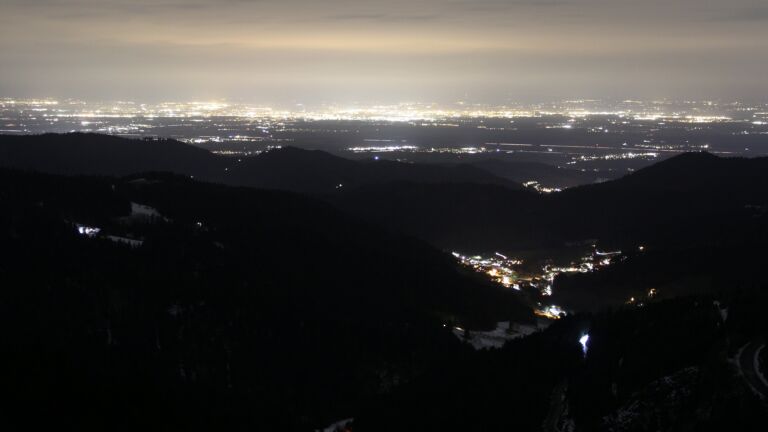 Dieses Bild zeigt eine Webcam-Aufnahme vom Achertal, aufgenommen am Mittwoch, den 14.01.2026 um 20:00 Uhr. Die Temperatur betrug 5.5°C.