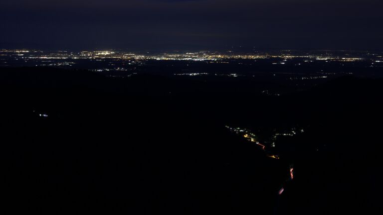 Dieses Bild zeigt eine Webcam-Aufnahme vom Achertal, aufgenommen am Samstag, den 01.11.2025 um 06:20 Uhr. Die Temperatur betrug 11.9°C.