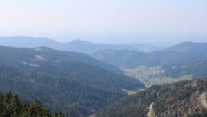 Dieses Bild zeigt eine Webcam-Aufnahme vom Achertal, aufgenommen am Mittwoch, den 18.03.2026 um 13:50 Uhr. Die Temperatur betrug 4.8°C.